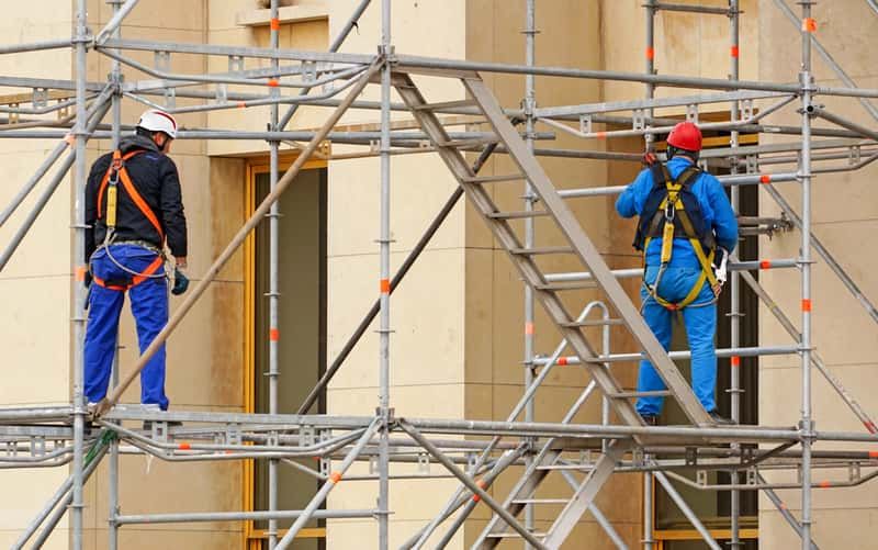 Rusztowania zapewniają pracę w branży budowlanej